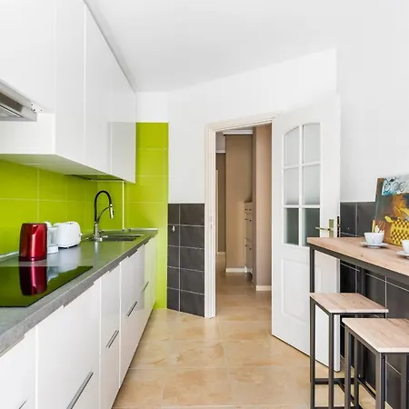 Bright 2-bedroom With Pool And Terrace
