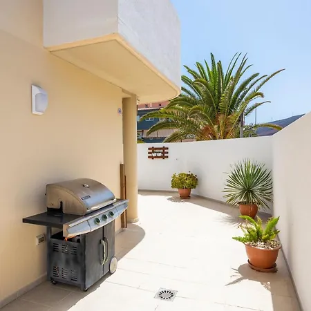 Bright 2-bedroom With Pool And Terrace Lejlighed *