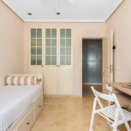 Lejlighed Bright 2-bedroom With Pool And Terrace *